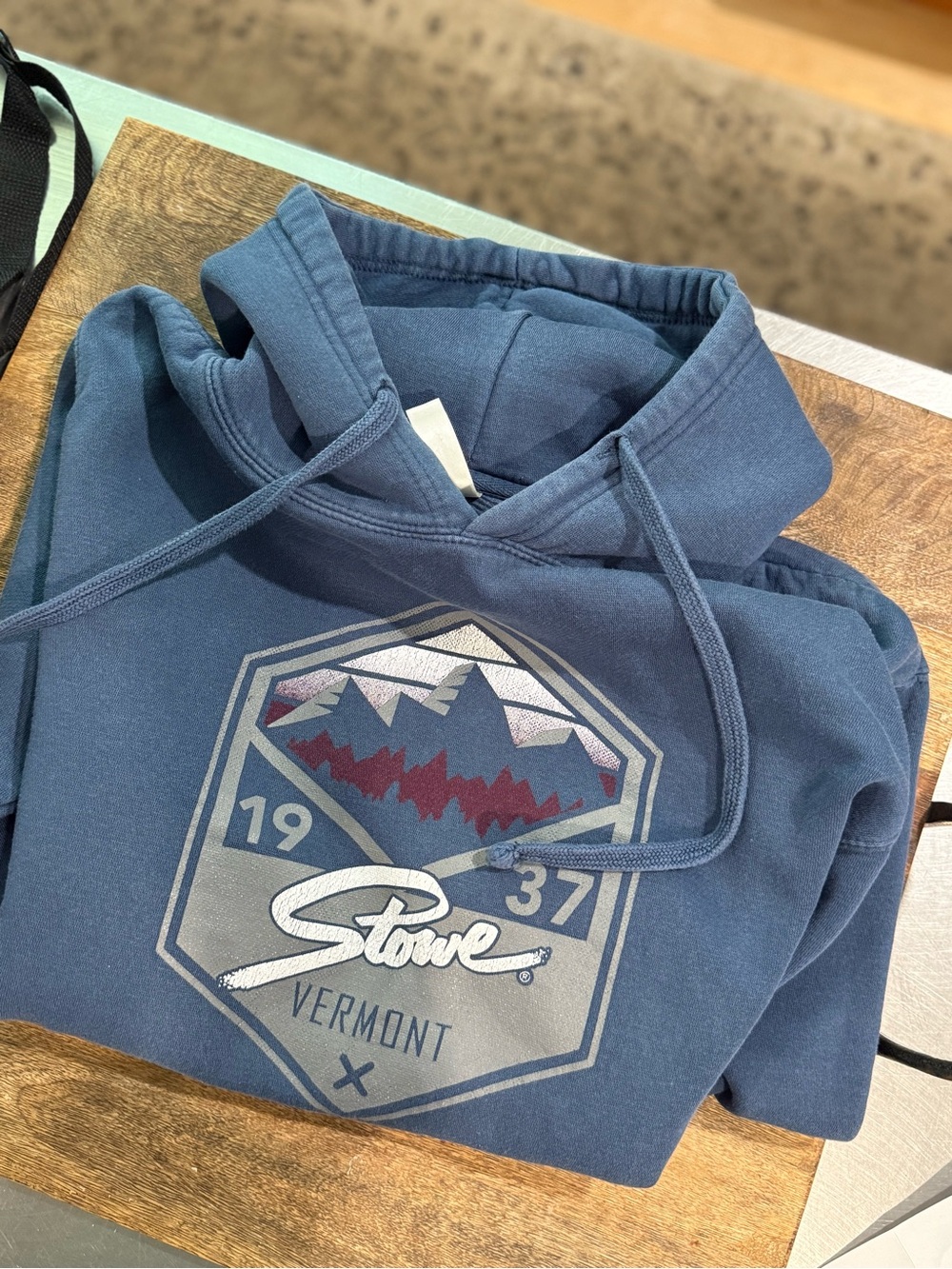Oura Stowe - Vermont Blue Graphic Pullover Hoodie